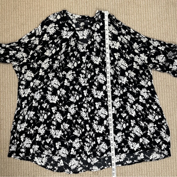 Lane Bryant Black and White Floral Print Tunic Top Size 26/28 Women - Picture 11 of 11